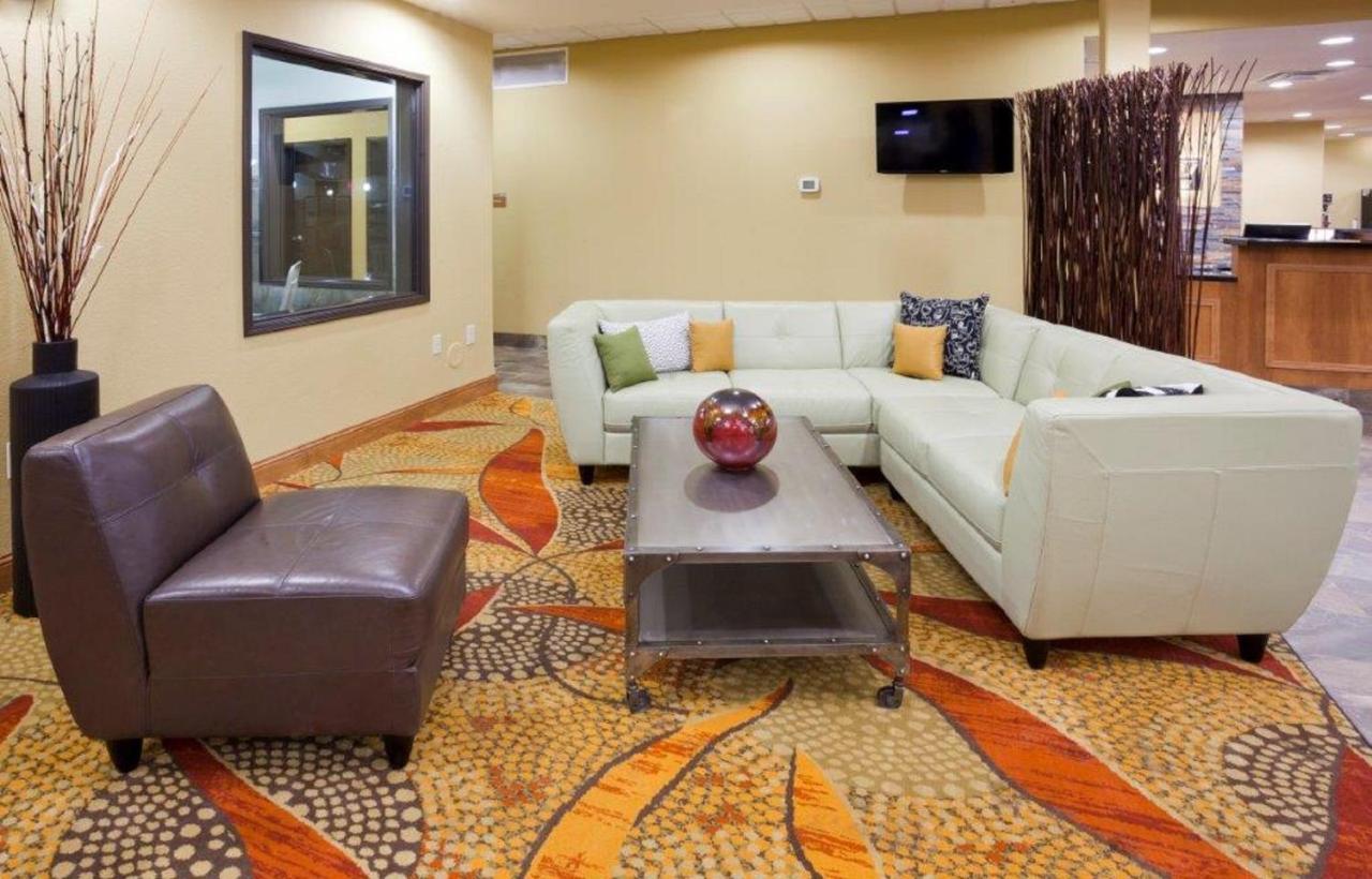 Grand Forks Lodge And Suites 外观 照片
