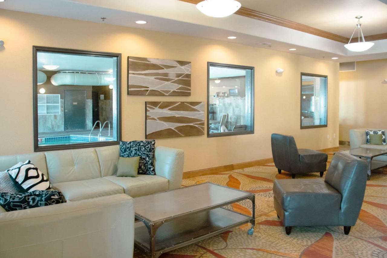 Grand Forks Lodge And Suites 外观 照片