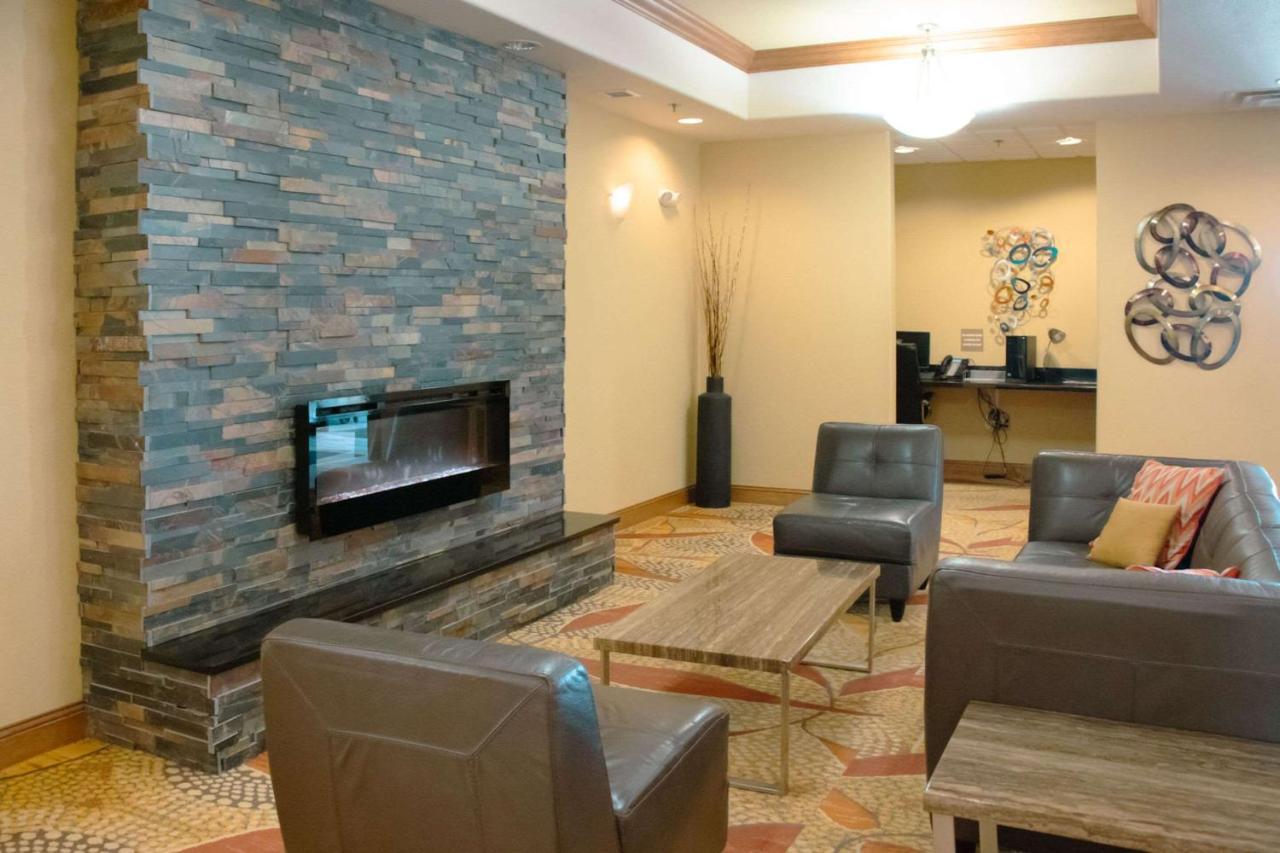 Grand Forks Lodge And Suites 外观 照片