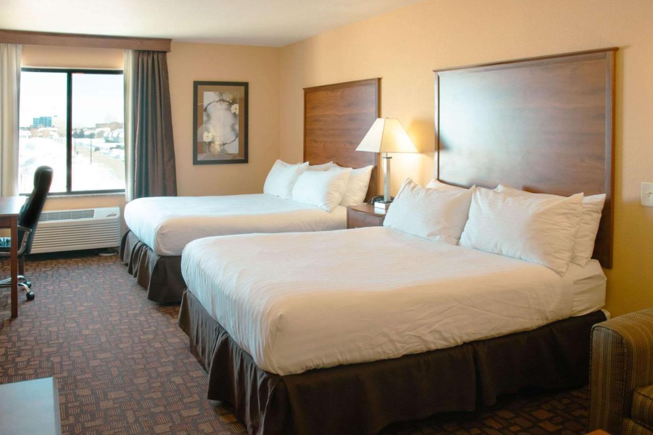 Grand Forks Lodge And Suites 外观 照片