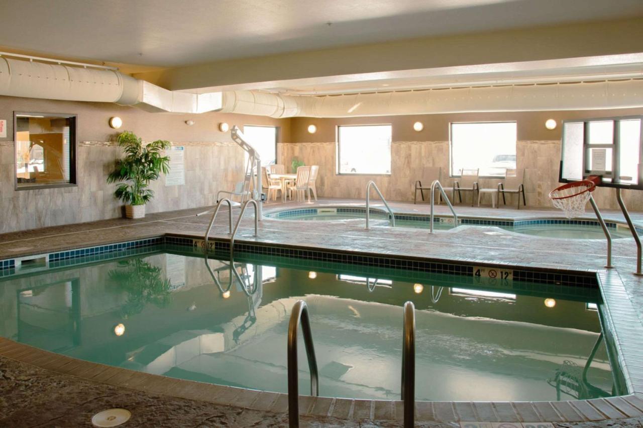 Grand Forks Lodge And Suites 外观 照片