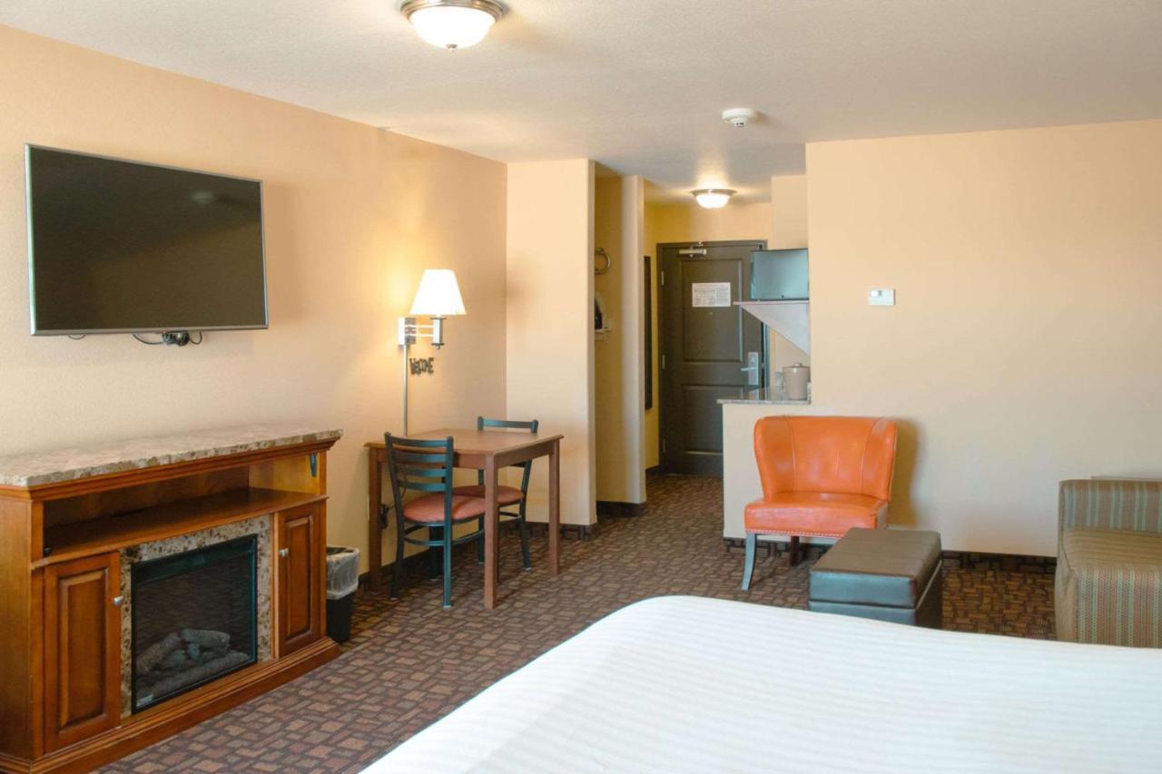 Grand Forks Lodge And Suites 外观 照片