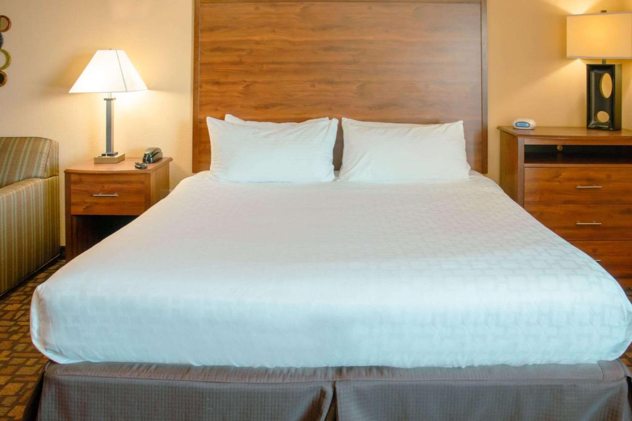 Grand Forks Lodge And Suites 外观 照片