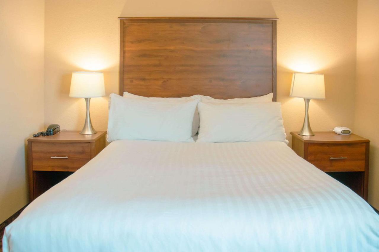 Grand Forks Lodge And Suites 外观 照片
