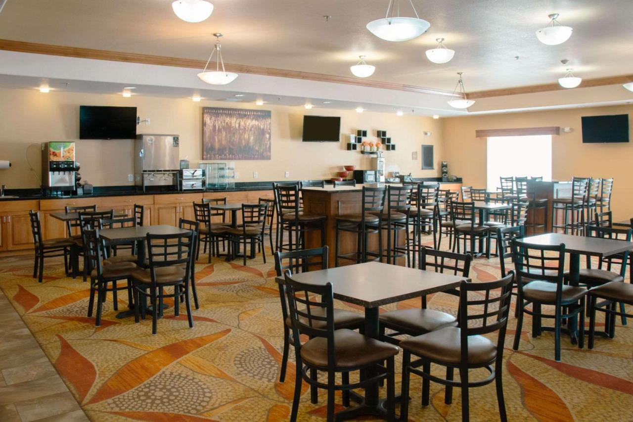 Grand Forks Lodge And Suites 外观 照片