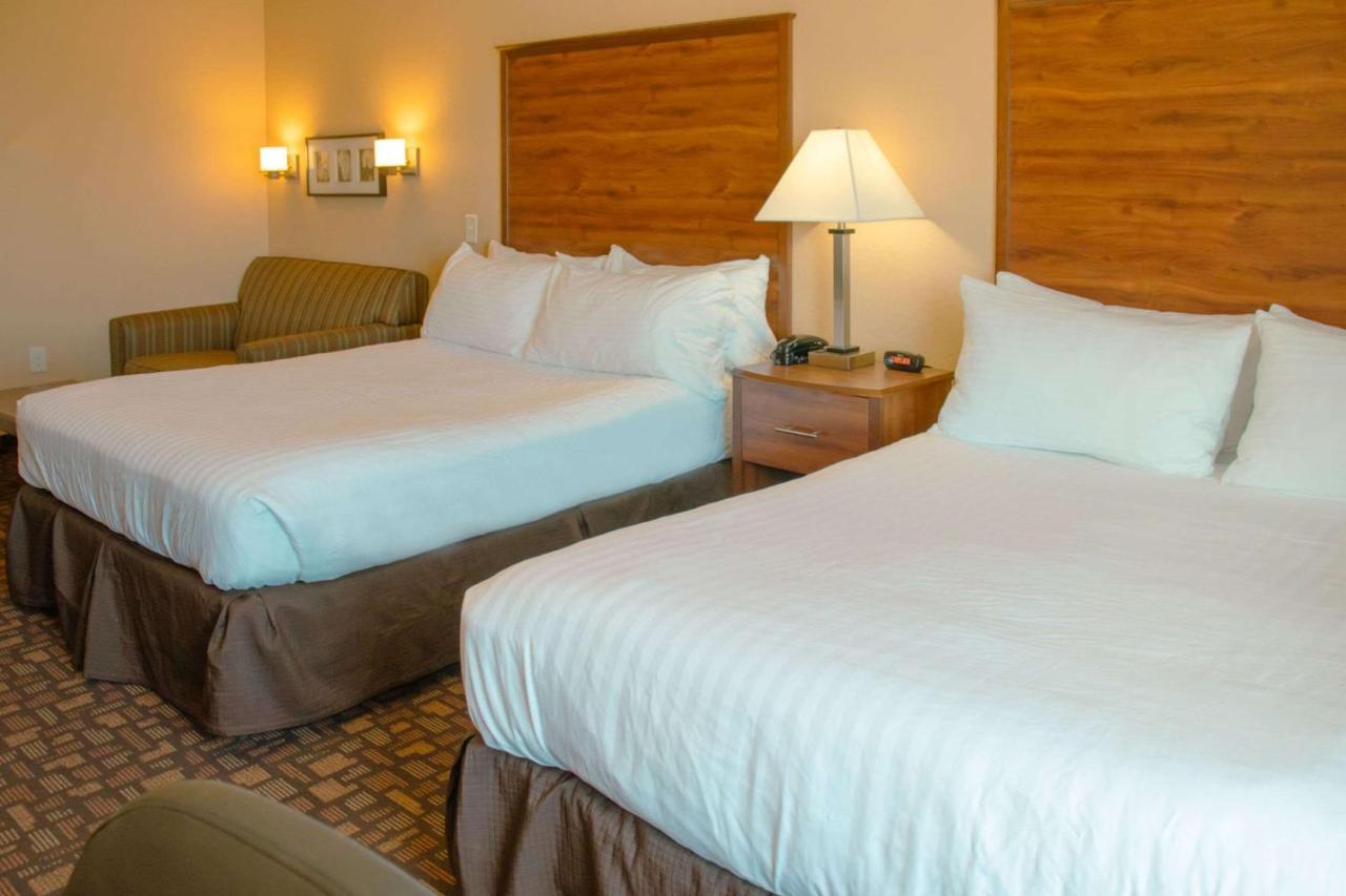 Grand Forks Lodge And Suites 外观 照片