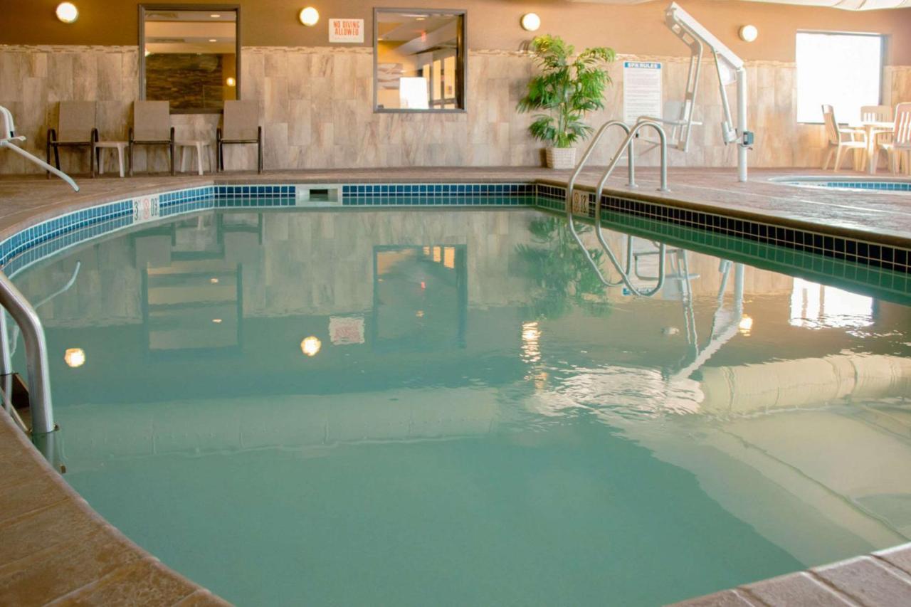 Grand Forks Lodge And Suites 外观 照片