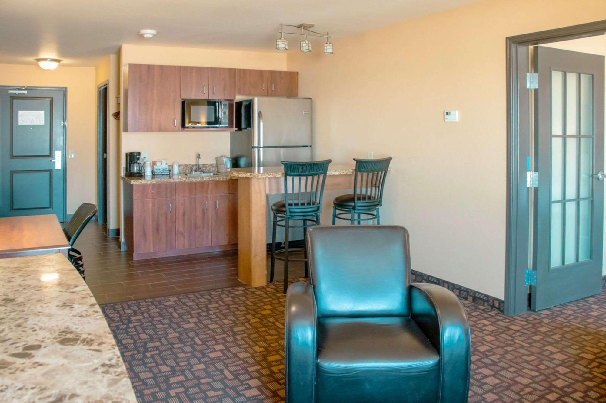 Grand Forks Lodge And Suites 外观 照片