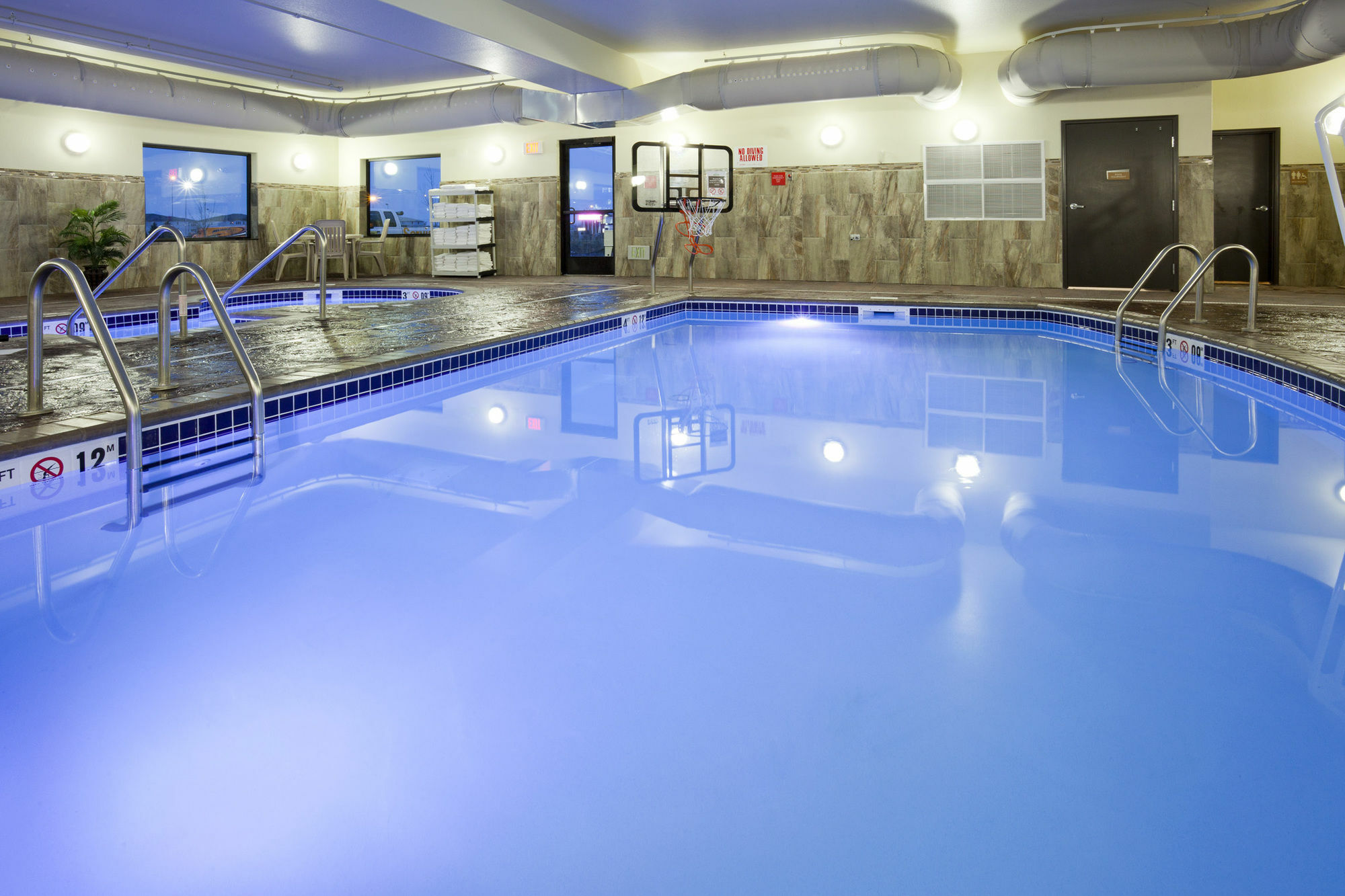 Grand Forks Lodge And Suites 外观 照片
