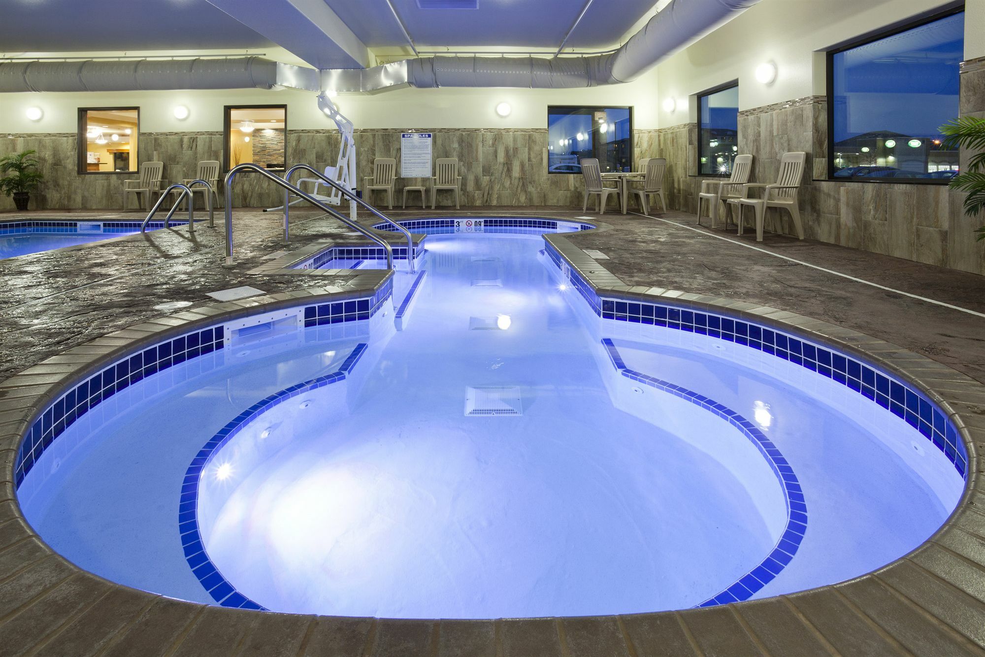 Grand Forks Lodge And Suites 外观 照片